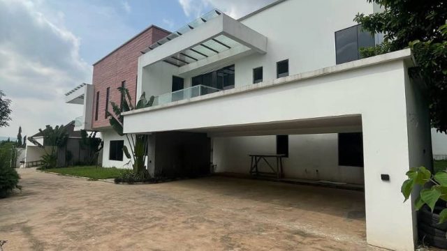 5 BEDROOM SEMI DETACHED DUPLEX WITH BQ